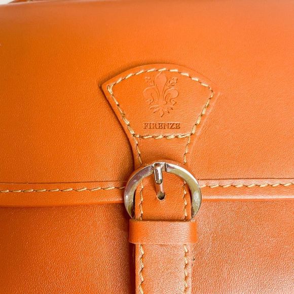 Firenze Italian Leather Saddle bag crossbody - Picture 5 of 13